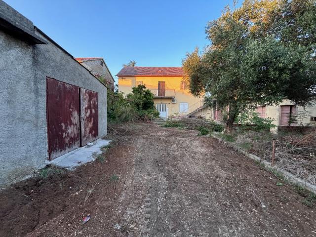 ZADAR, PRIVLAKA - Altes Haus zur Anpassung mit großem Garten