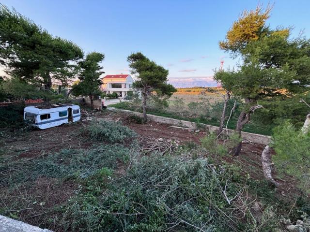 ZADAR, PRIVLAKA - Altes Haus zur Anpassung mit großem Garten