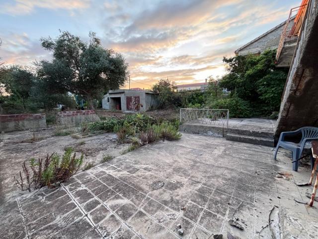 ZADAR, PRIVLAKA - Altes Haus zur Anpassung mit großem Garten