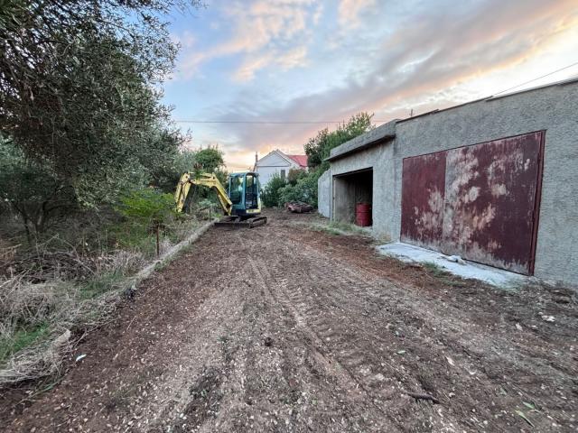 ZADAR, PRIVLAKA - Altes Haus zur Anpassung mit großem Garten