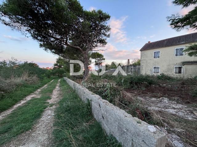 ZADAR, PRIVLAKA - Altes Haus zur Anpassung mit großem Garten