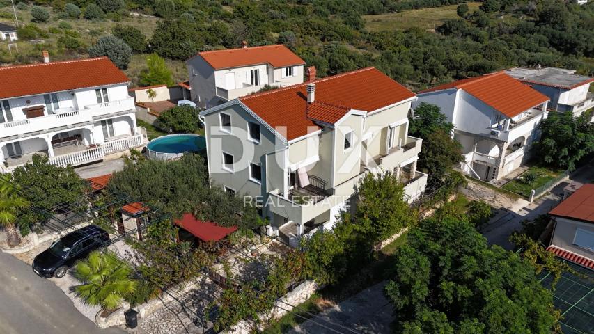 RAB ISLAND, BANJOL – Ausgezeichnetes Haus mit Garten und Meerblick