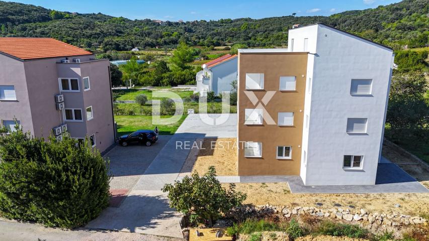 RAB ISLAND, PALIT – Zweistöckige Wohnung mit Dachterrasse