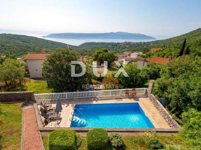 OPATIJA, BRSEČ – zwei wunderschöne Doppelhaushälften mit Pool und Meerblick in einer Oase der Ruhe