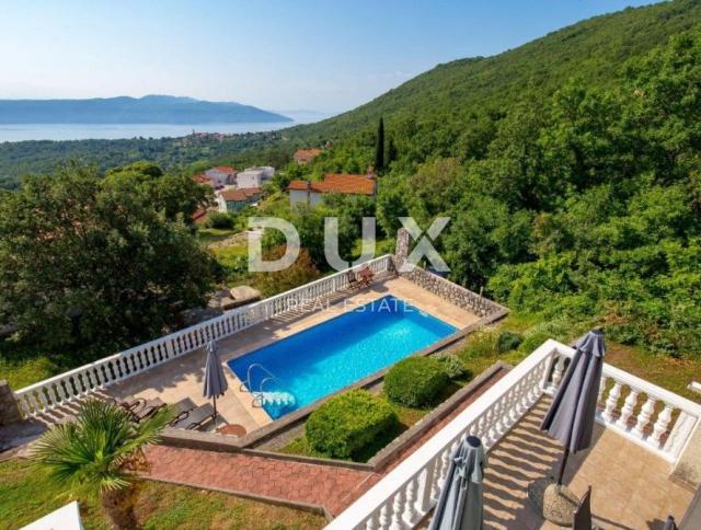 OPATIJA, BRSEČ – zwei wunderschöne Doppelhaushälften mit Pool und Meerblick in einer Oase der Ruhe