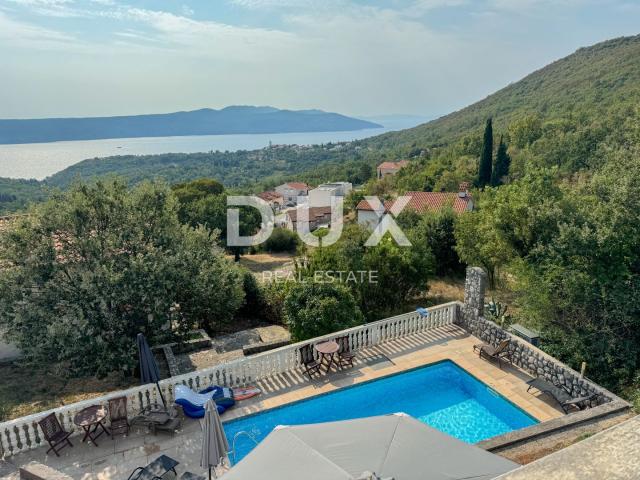 OPATIJA, BRSEČ – zwei wunderschöne Doppelhaushälften mit Pool und Meerblick in einer Oase der Ruhe