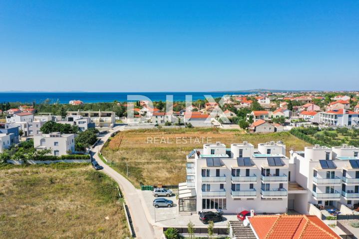 ZADAR, PRIVLAKA – Ihre Traumvilla: Meerblick, Whirlpool auf dem Dach und nur 100 m zum Strand! R1