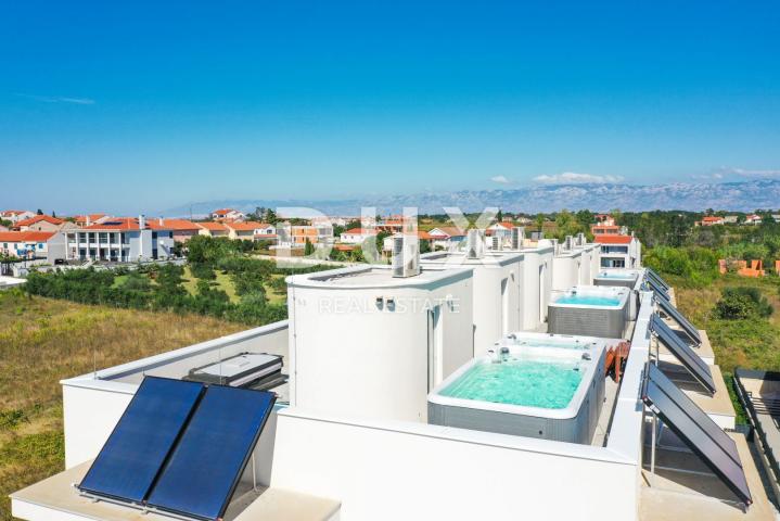 ZADAR, PRIVLAKA – Ihre Traumvilla: Meerblick, Whirlpool auf dem Dach und nur 100 m zum Strand! R1