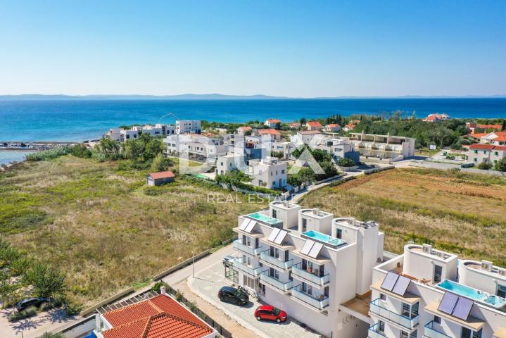 ZADAR, PRIVLAKA – Ihre Traumvilla: Meerblick, Whirlpool auf dem Dach und nur 100 m zum Strand! R1