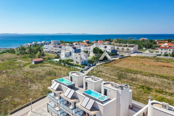 ZADAR, PRIVLAKA – Ihre Traumvilla: Meerblick, Whirlpool auf dem Dach und nur 100 m zum Strand! R1