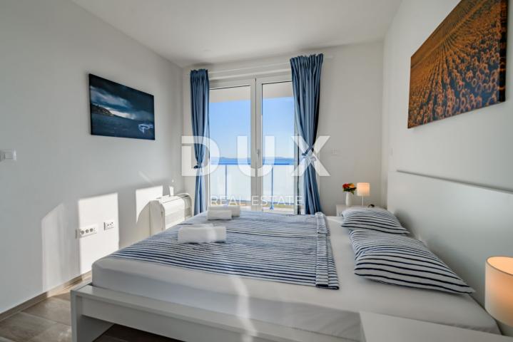 ZADAR, PRIVLAKA - Your dream villa: sea view, jacuzzi on the roof and only 100 m to the beach! R3