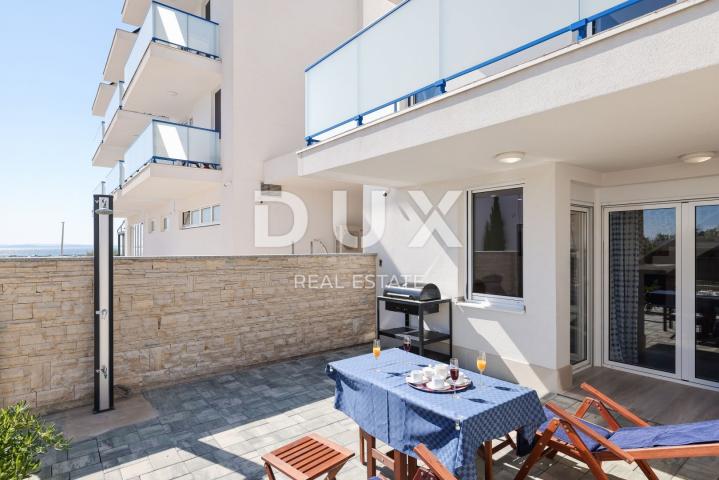 ZADAR, PRIVLAKA – Ihre Traumvilla: Meerblick, Whirlpool auf dem Dach und nur 100 m zum Strand! R4