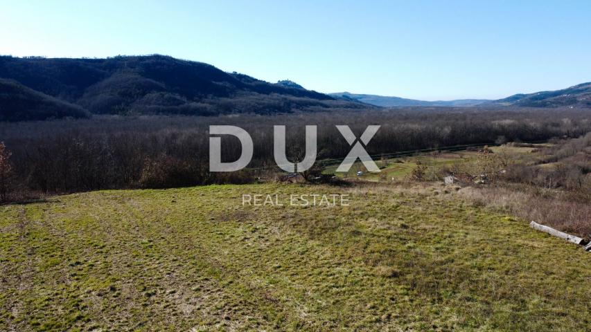 ISTRIEN, MOTOVUN - Baugrundstück 1970 m2 mit Blick auf Motovun, abgelegen