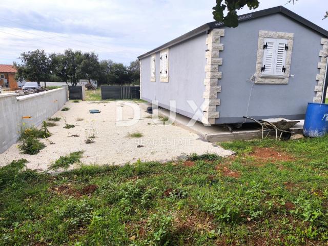 ISTRIA, PULA Mobile home on construction land near Pula