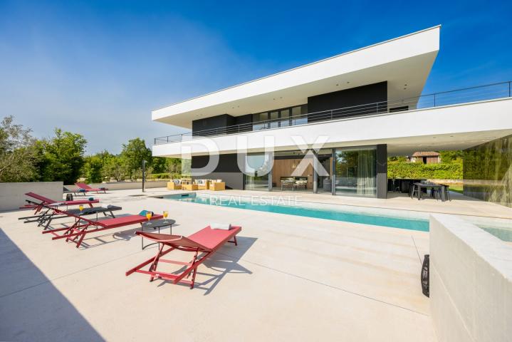 ISTRIA, GROŽNJAN - Designer newly built villa with complete privacy, located in front of a green are