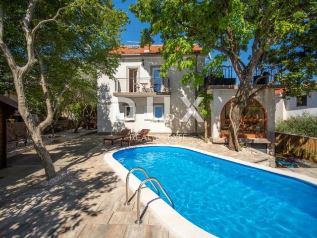 OTOK KRK, KORNIĆ- villa, 250 m2, BAZEN, OKUĆNICA!!!