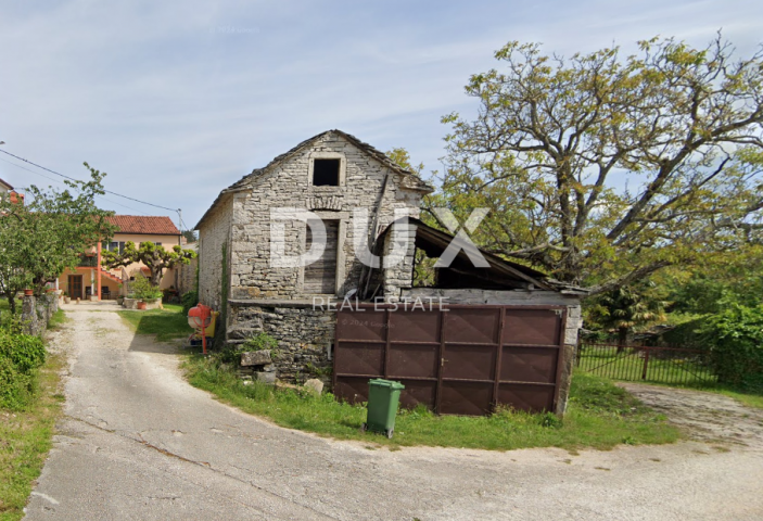 ISTRIEN, OPRTALJ - Antikes Gebäude mit Blick auf die Natur