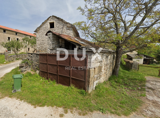 ISTRIEN, OPRTALJ - Antikes Gebäude mit Blick auf die Natur