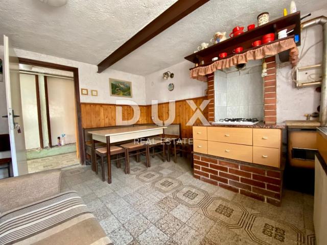 Pula, center - sale of a floor of a house (APARTMENT) with garden and garage!