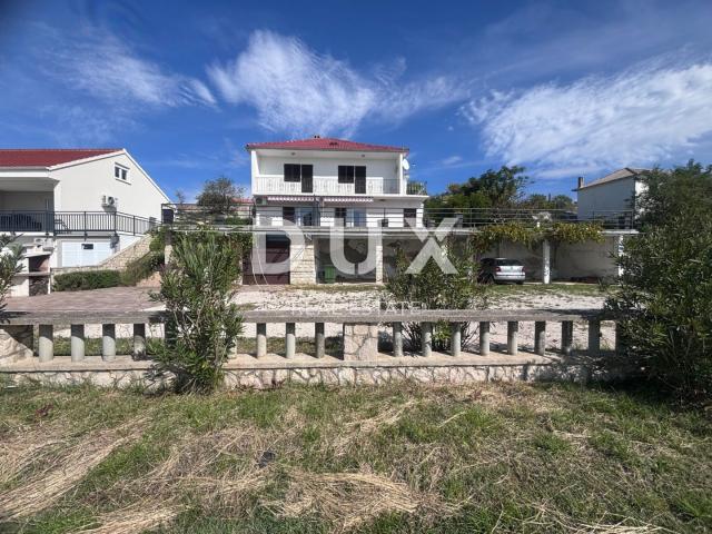 ZADAR, RTINA – Ein geräumiges Haus mit beeindruckendem Meerblick