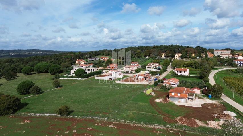 Labin, zemljište s građevinskom dozvolom na mirnoj lokaciji