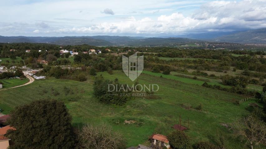 Kršan, building land in a prime location