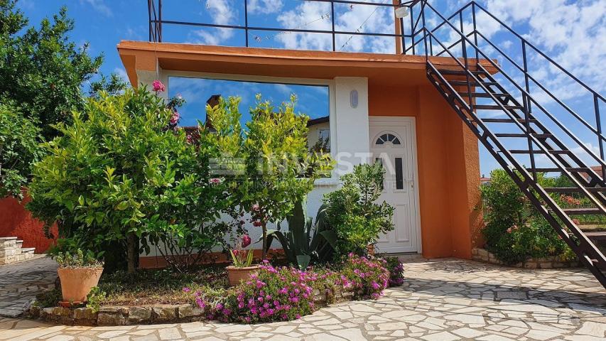 Valbandon, Fazana, Beautiful detached house with a garage and garden in a prime location