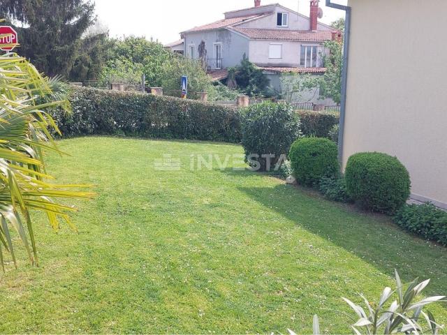 Poreč area, family house with 2 apartments and a nice garden, 244 m2