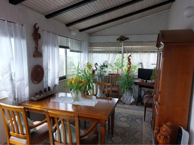 Poreč area, family house with 2 apartments and a nice garden, 244 m2