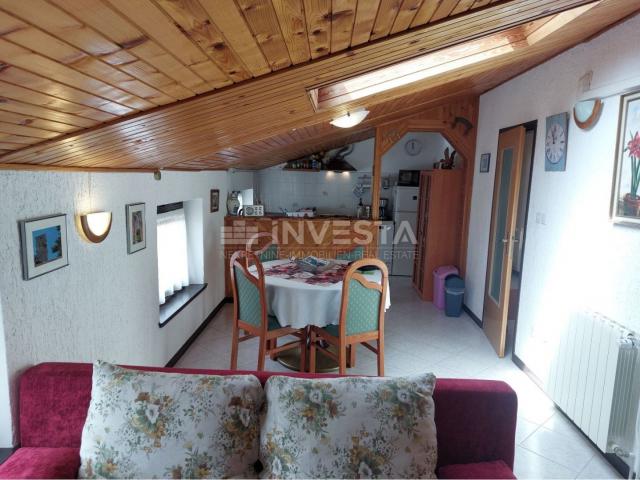 Poreč area, family house with 2 apartments and a nice garden, 244 m2