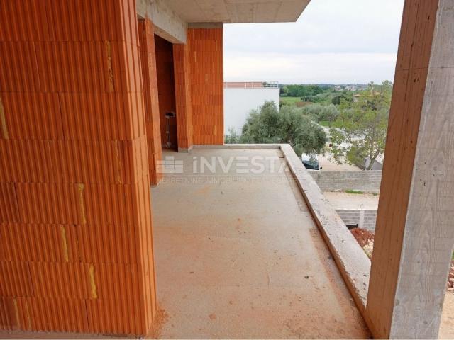 Poreč, spacious apartment on the 2nd floor of a new building, 3 bedrooms