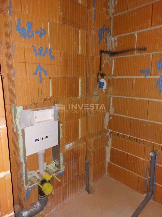 Poreč, geräumige Wohnung im 1. Stock eines neuen Gebäudes, 3 Schlafzimmer