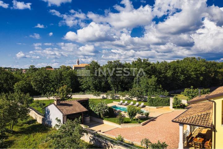 Umgebung von Tinjan, eine schöne Villa mit 3 Einheiten und einem großen Garten