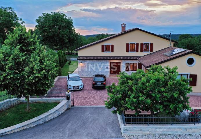 Umgebung von Tinjan, eine schöne Villa mit 3 Einheiten und einem großen Garten