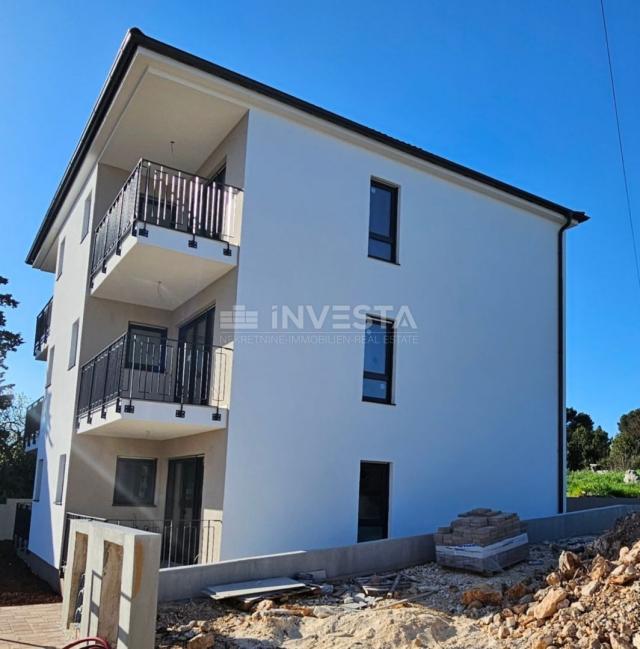 Pula, apartment new building, 1st floor, 95 m2, 2 bedrooms + 2 bathrooms + WC + garden + parking