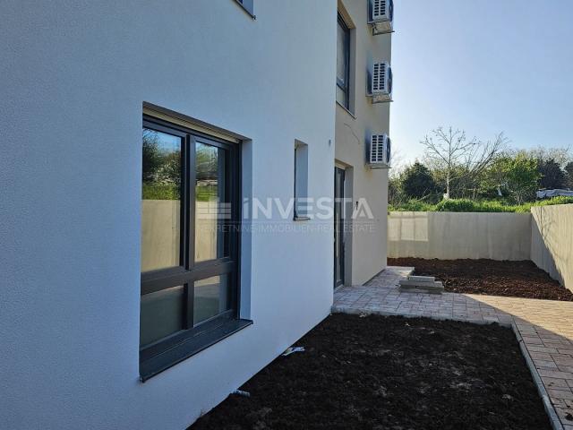 Pula, apartment new building, 1st floor, 95 m2, 2 bedrooms + 2 bathrooms + WC + garden + parking