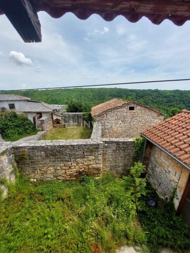 Tinjan, two autochthonous Istrian houses in the old town core