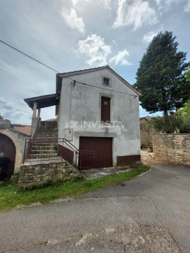 Tinjan, two autochthonous Istrian houses in the old town core