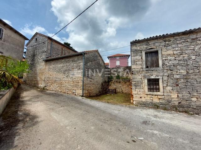 Tinjan, two autochthonous Istrian houses in the old town core