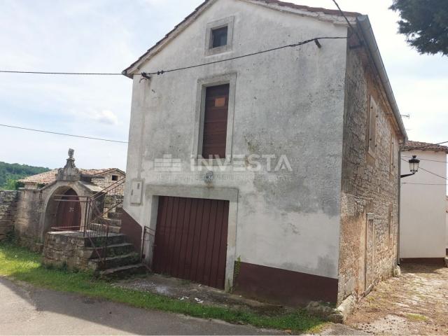 Tinjan, two autochthonous Istrian houses in the old town core