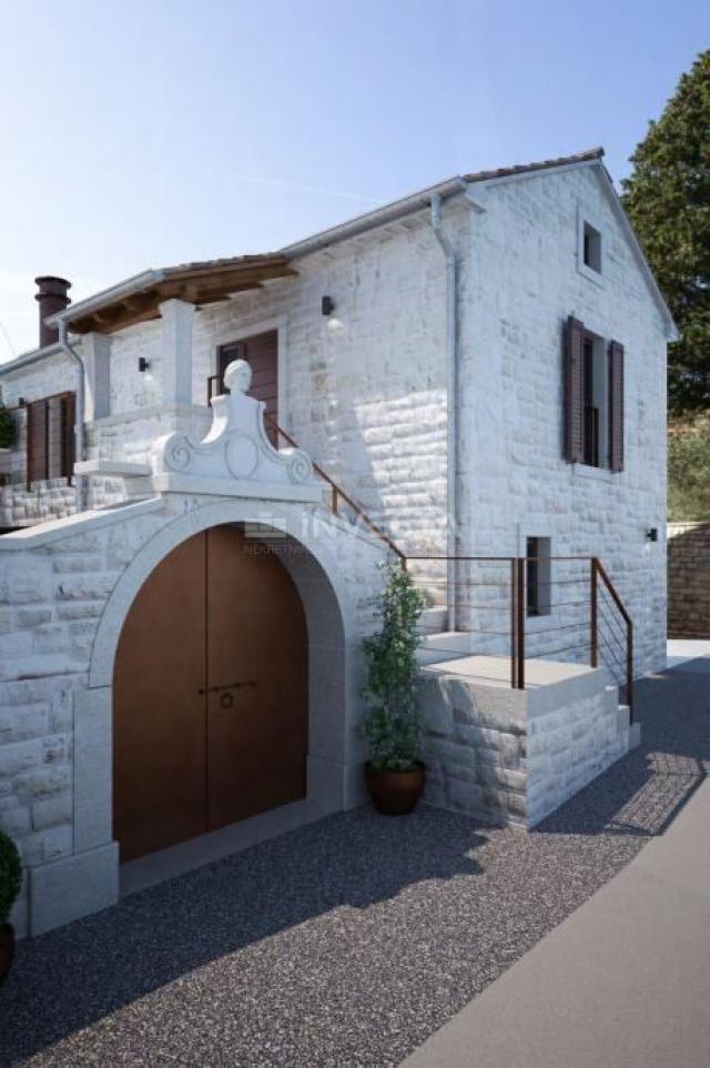 Tinjan, two autochthonous Istrian houses in the old town core