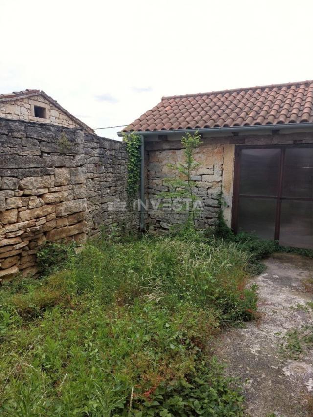 Tinjan, two autochthonous Istrian houses in the old town core