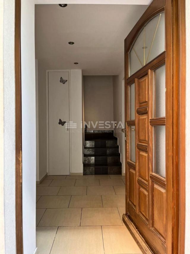 Surroundings of Poreč, renovated semi-detached house with 2 residential units, OPPORTUNITY!