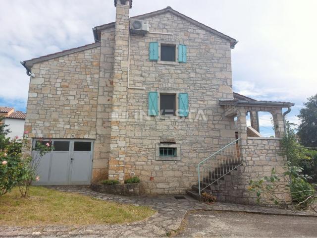 Surroundings of Poreč, autochthonous stone house with a spacious garden