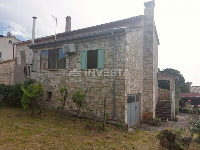 Surroundings of Poreč, autochthonous stone house with a spacious garden