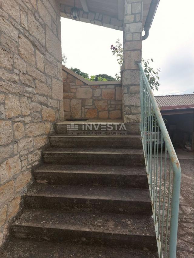 Surroundings of Poreč, autochthonous stone house with a spacious garden