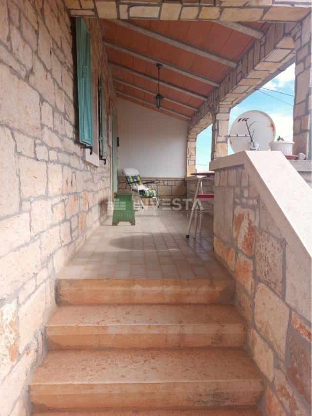 Surroundings of Poreč, autochthonous stone house with a spacious garden