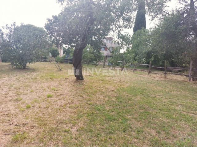 Surroundings of Poreč, autochthonous stone house with a spacious garden