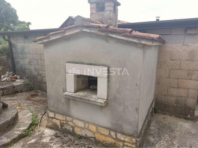 Surroundings of Poreč, autochthonous stone house with a spacious garden