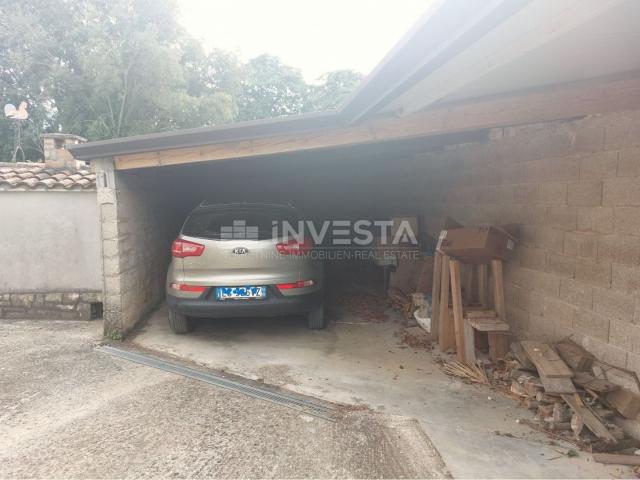 Surroundings of Poreč, autochthonous stone house with a spacious garden